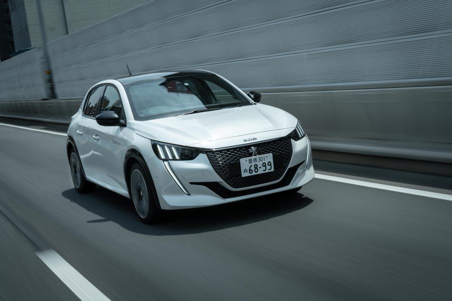  Peugeot 208 GT Line 2020 года  (JP) (фото 9 из 20)